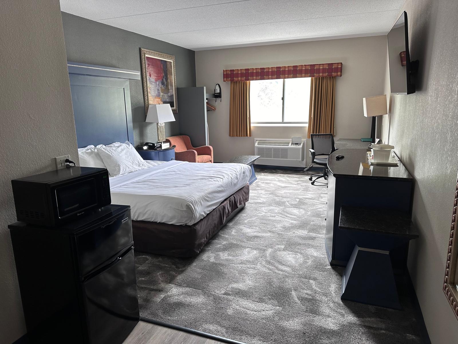 King bed guest room